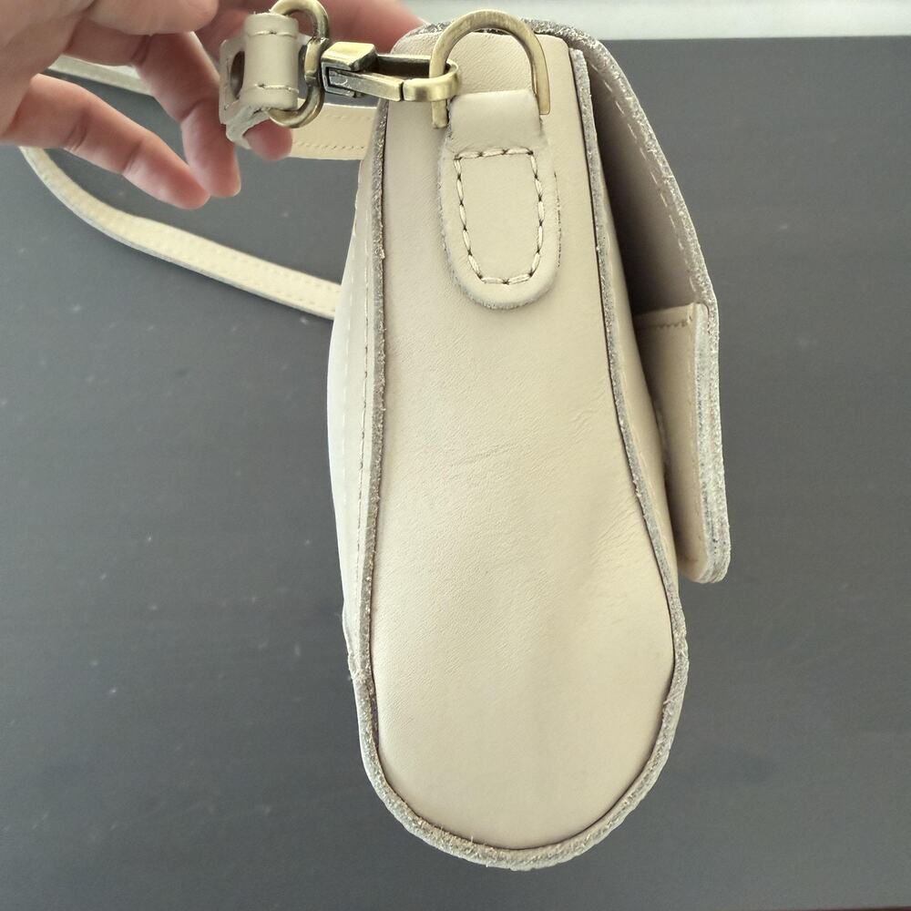 Portland Leather Cream Crossbody Shoulder Bag - Picture 15 of 16